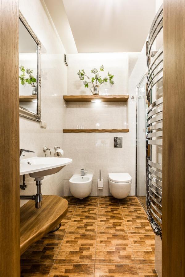 Rose Apartment *