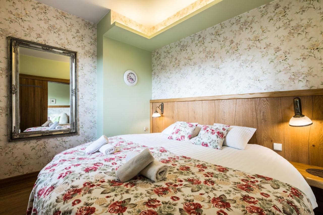 Rose Apartment *